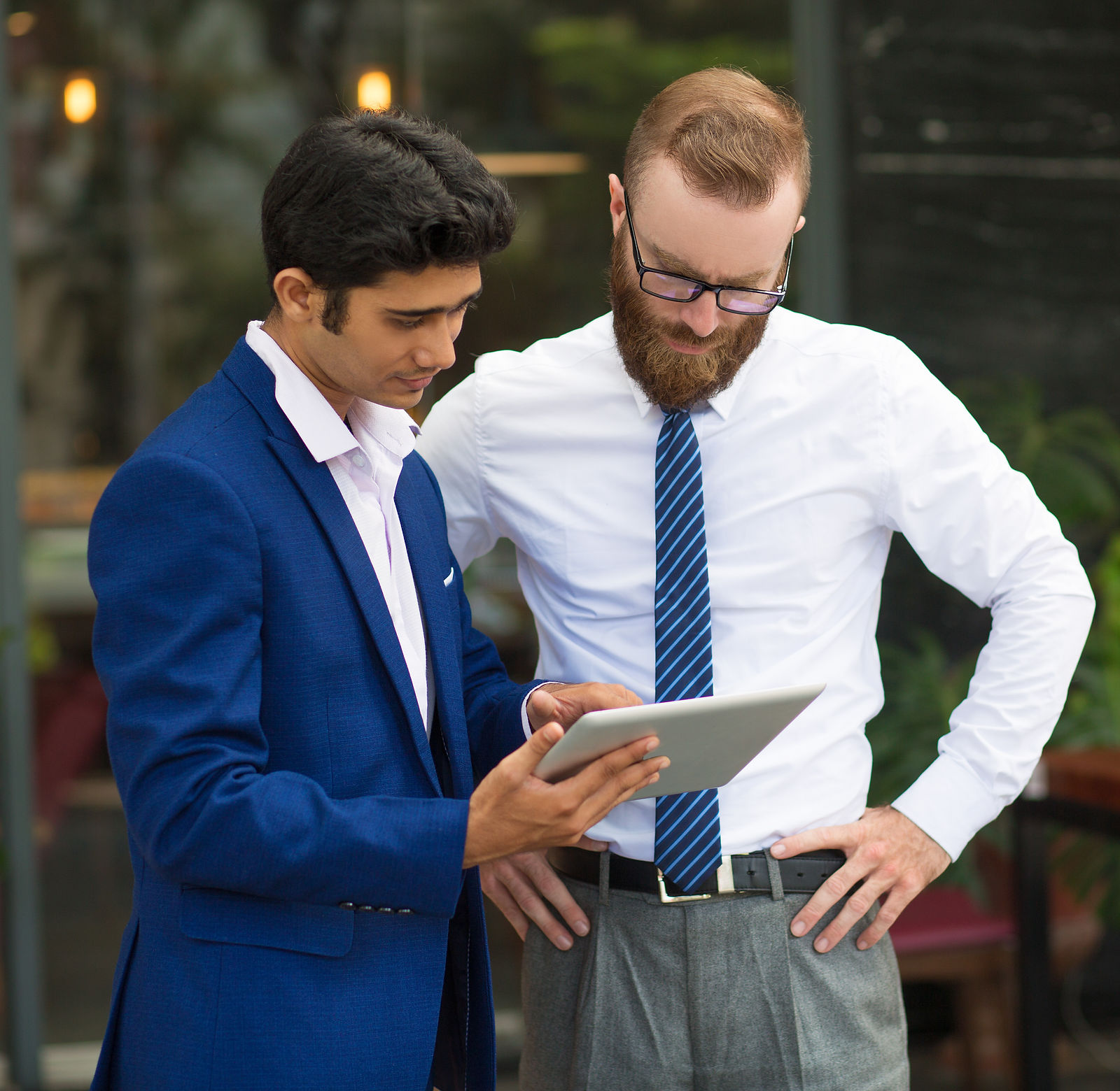Managers discussing workforce development in a modern cafe